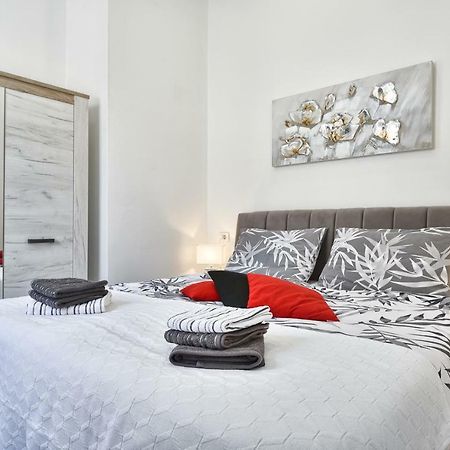 Apartment 20M From Arena Pula Luaran gambar