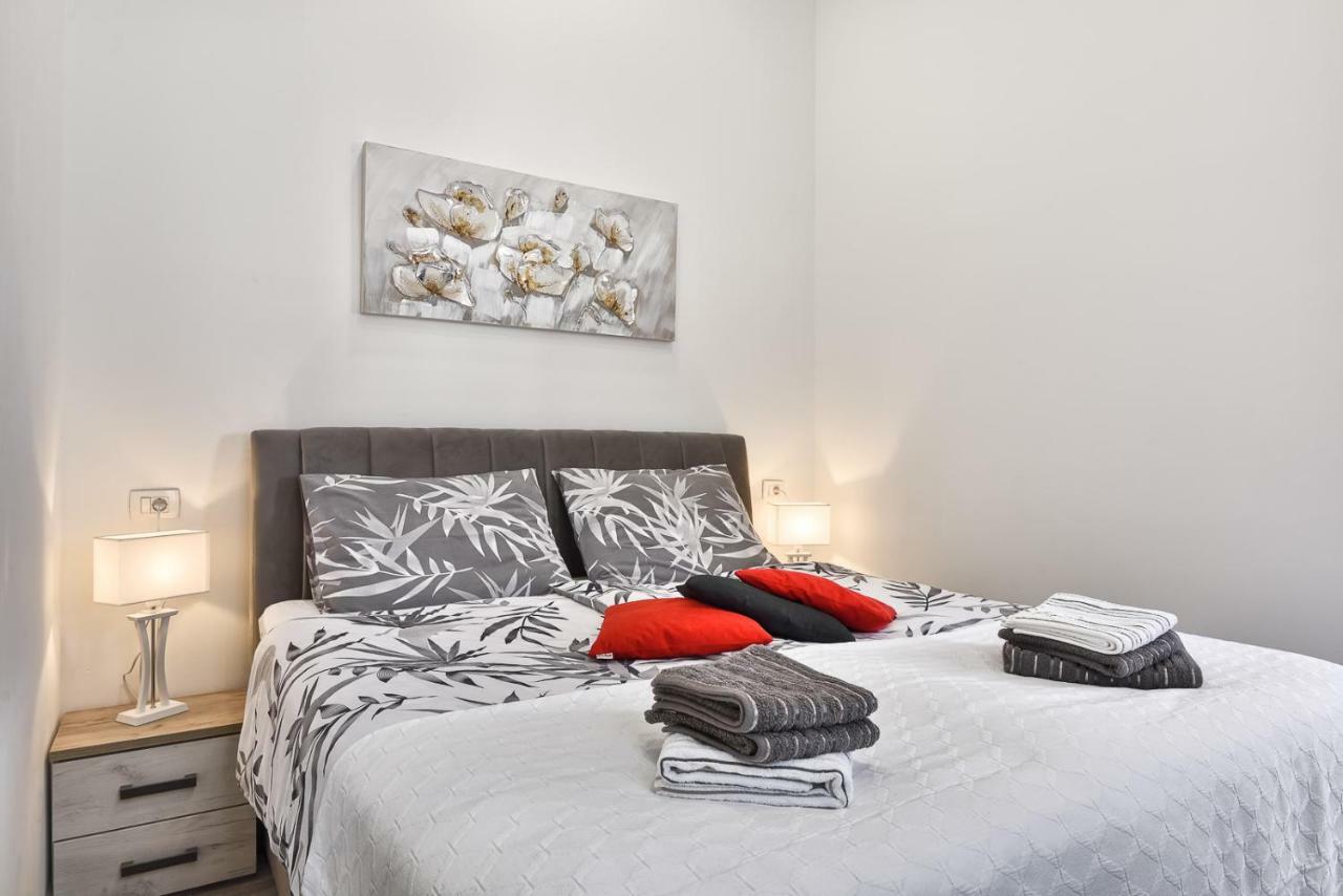 Apartment 20M From Arena Pula Luaran gambar